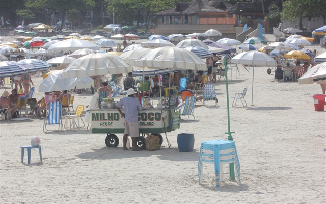 Ambulantes de Guarujá podem dar entrada na renovação da licença