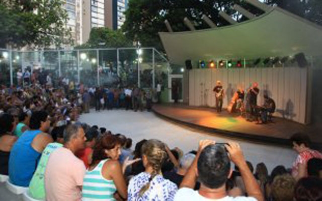 Tom Jobim recebe homenagem em show na Concha Acústica | Jornal da Orla