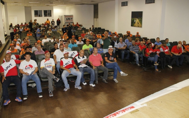 Baixada Santista deve parar na quarta-feira contra demissões da Usiminas