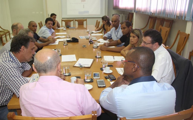 Prefeitura de Guarujá se reúne com Dersa para cobrar melhor organização na fila da balsa