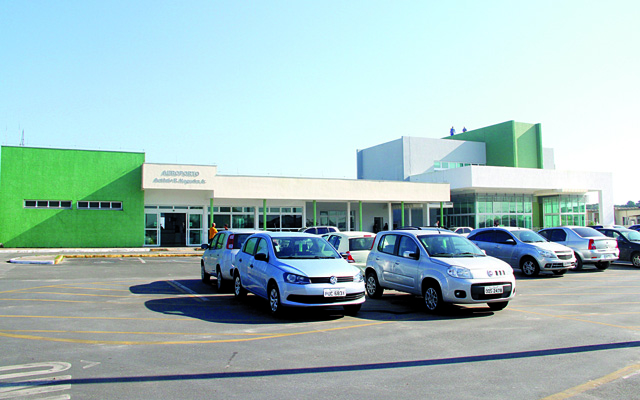 Mais passageiros no aeroporto de Itanhaém