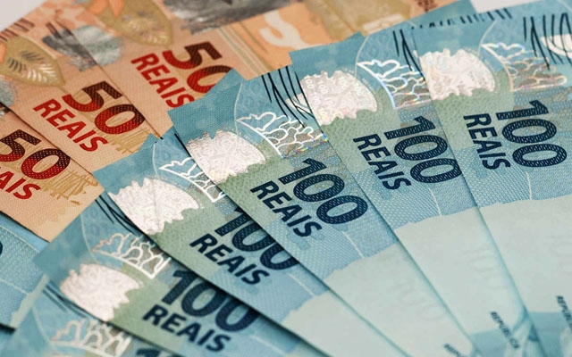 Salário mínimo sobe para R$ 880 a partir de janeiro