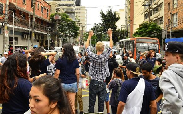 Estudantes voltam a protestar em São Paulo contra reorganização escolar