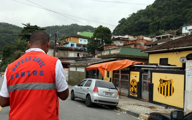 Defesa Civil notifica 1.600 residências em áreas de risco
