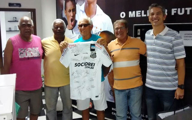 Associação dos Veteranos do Santos FC recebe doação do clube em prol do ex-lateral esquerdo Dalmo Gaspar | Jornal da Orla