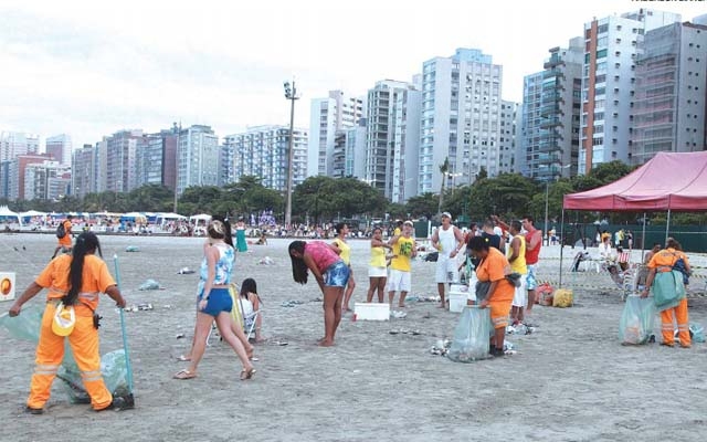 140 toneladas de lixo são retiradas das praias | Jornal da Orla