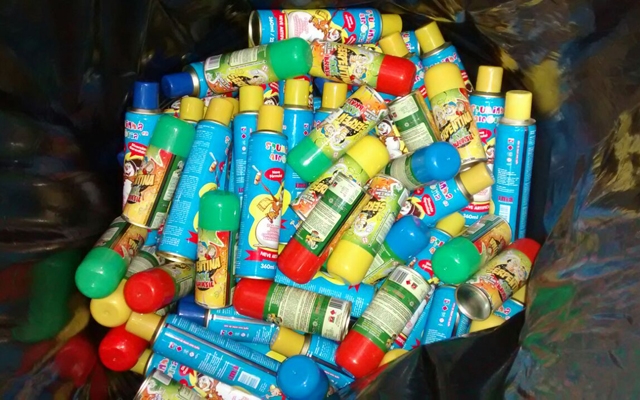 Guarujá coíbe comercialização de spray de espuminha | Jornal da Orla