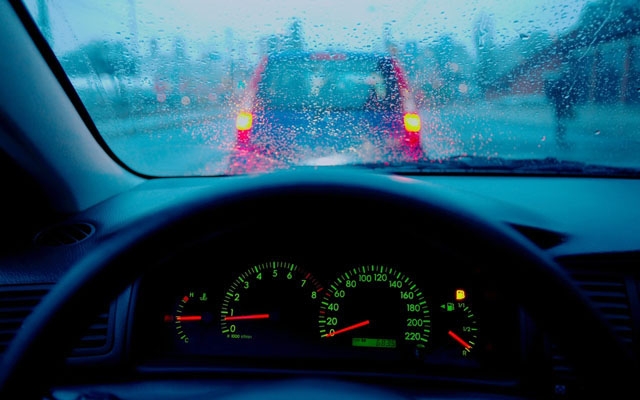 Conduta inadequada dos motoristas em clima chuvoso é causa de acidentes | Jornal da Orla