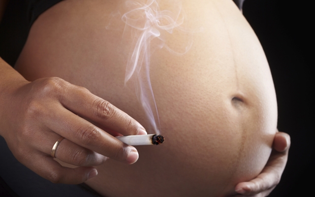 Os males do cigarro durante a gravidez | Jornal da Orla