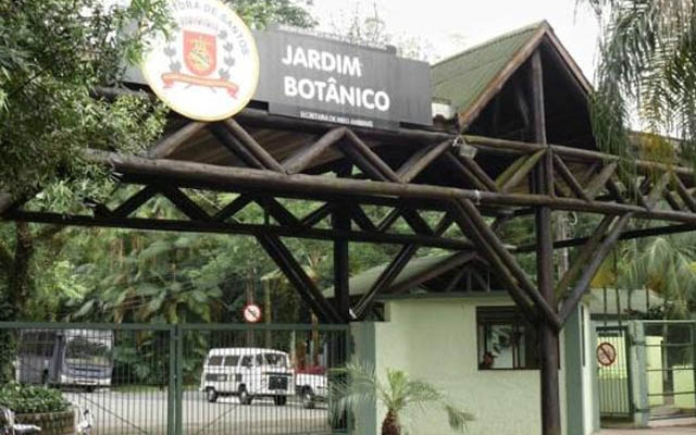 Jovens realizam encontros literários no Jardim Botânico de Santos
