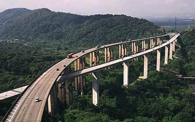 Mais de 250 mil veículos devem descer a serra neste feriado de Tiradentes