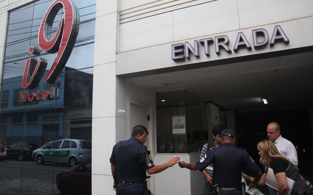 Força-tarefa fecha sete hotéis na região central de Santos