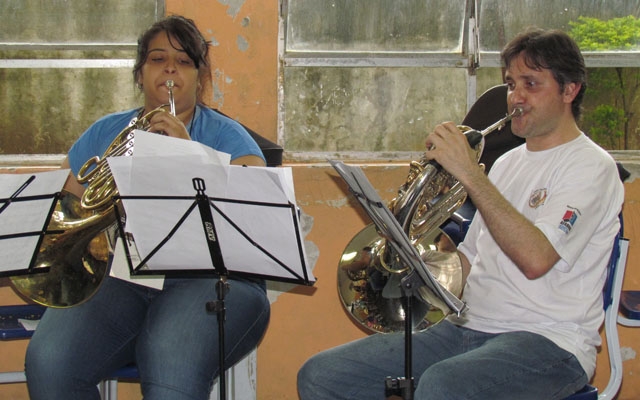 Jovens de vários estados participam do encontro de bandas e fanfarras em Santos