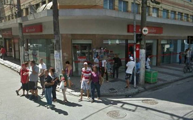 Prefeitura de Santos fecha mais uma agência bancária por demora no atendimento