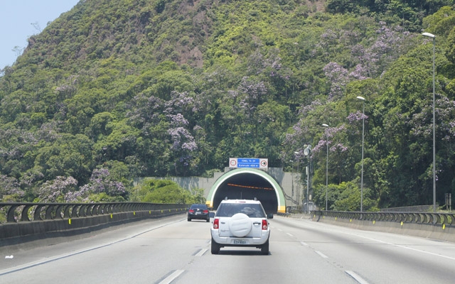 270 mil veículos devem descer a serra no feriado do Dia do Trabalho
