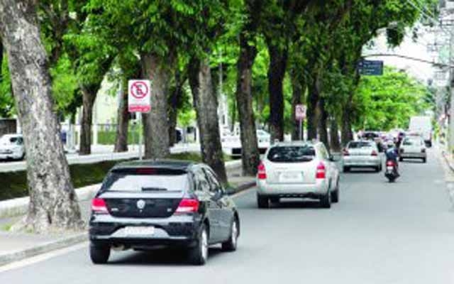 Rua Galeão Carvalhal terá restrição de estacionamento para melhorar fluidez do trânsito