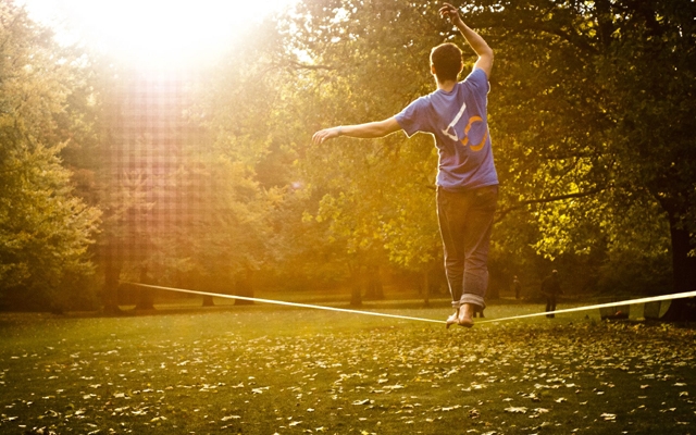 Equipe de PG ensina slackline no Litoral Plaza