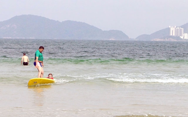 Idosos em Reabilitação Pulmonar terão aula de surf no Guarujá