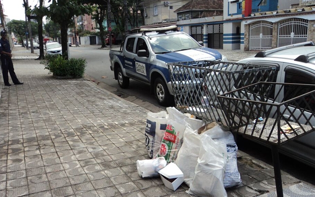 Guarda flagra despejo irregular no Embaré