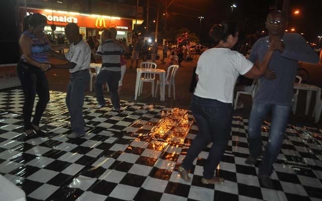 Dançando na Praça é atração na 14 Bis neste sábado