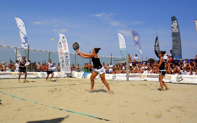 Praia da Enseada é palco do 1º Encontro das 101 Mulheres do Beach Tenis