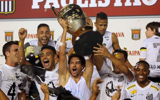Santos FC lança livro do título do Paulistão 2015