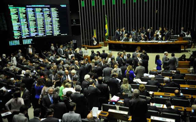 Câmara aprova mandatos eletivos de cinco anos