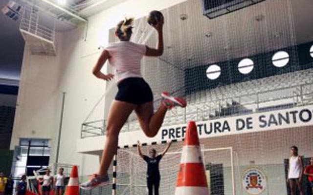 Handebol feminino vence Osasco