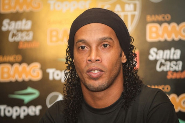 Museu Pelé comemora primeiro aniversário com Ronaldinho Gaúcho
