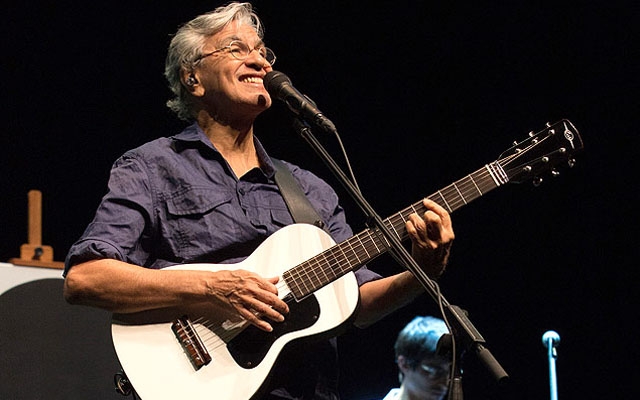 Caetano Veloso sobe ao palco do Mendes Convention Center neste sábado