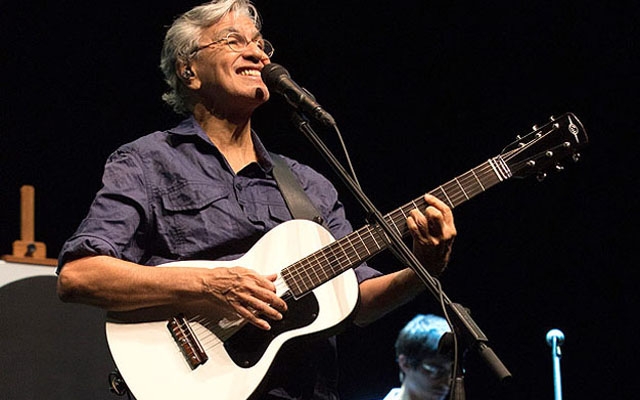 Caetano Veloso comemora 50 anos de carreira em show no Mendes Convention