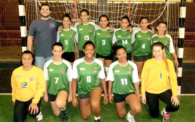 Cubatão vence Botucatu no handebol feminino