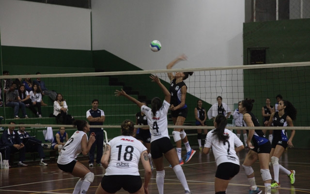 Vôlei feminino de Santos encara a equipe de Franca