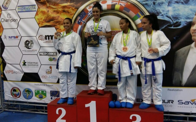 Atletas de Santos conquistam medalhas no caratê