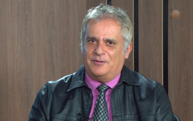 A crise é grave e governo deve se reiventar, afirma De Rosis