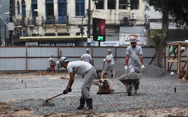 Praça Mauá: área da esplanada está pronta para a concretagem