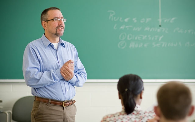 Abertas inscrições para concurso de promoção de professores