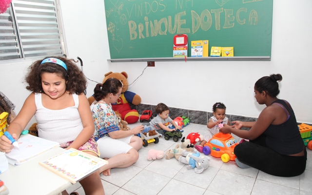 Brinquedoteca recebe livros doados