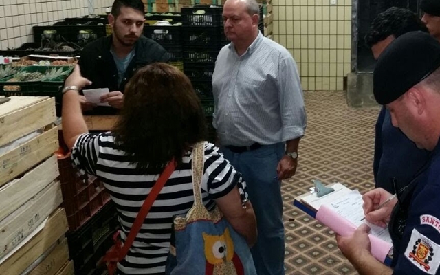Força-tarefa efetua 19 intimações em estabelecimentos na área do Mercado