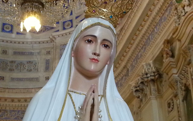 Procissão leva imagem de Nossa Senhora de Fátima ao Gonzaga