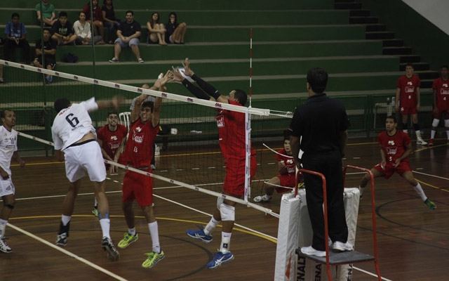 Santos vence Atibaia no vôlei masculino