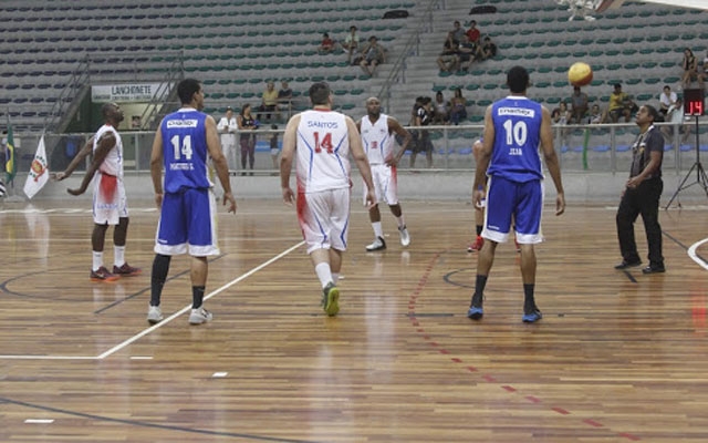 Basquete estreia com vitória