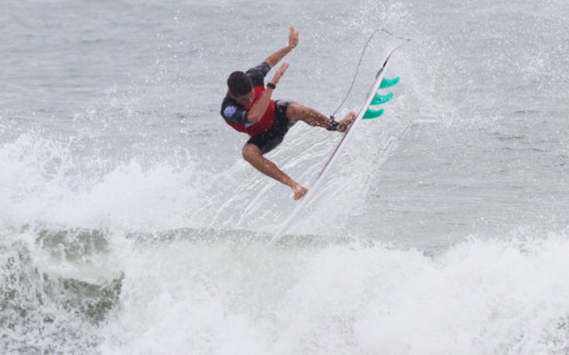 Praia do Pernambuco recebe 1ª Etapa do Rip Curl Guarujaense de Surf Amador