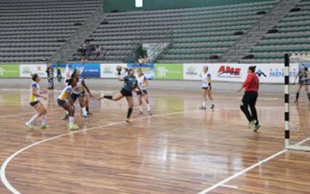 Handebol feminino enfrenta Campinas