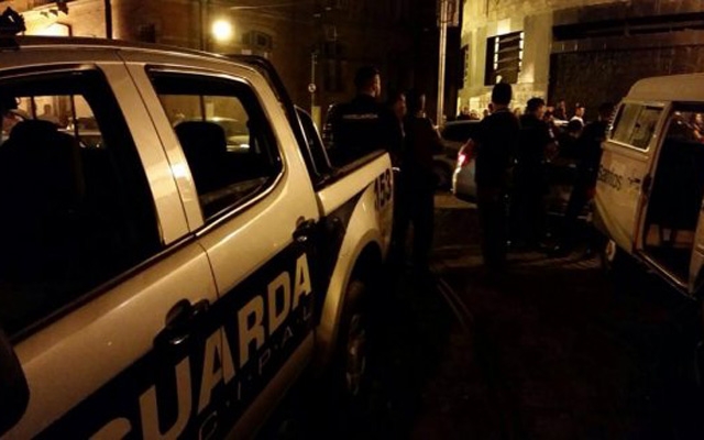 Força-tarefa apreende bebidas de ambulantes no Centro Histórico