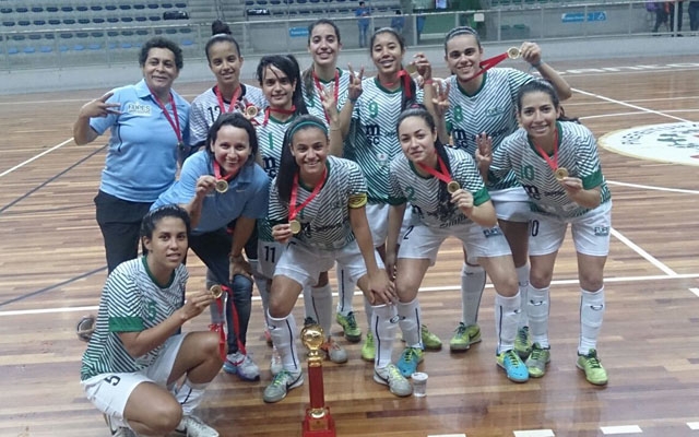 Futsal feminino conquista títulos