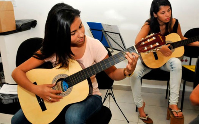 PG abre vagas para aulas de violão