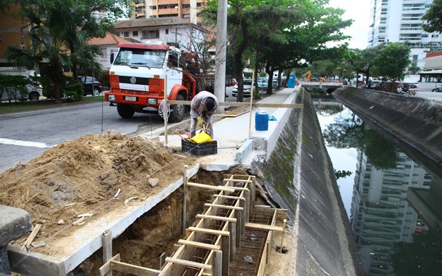 Ciclovia: Prefeitura reconstrói pontes de pedestres ao longo do canal 5