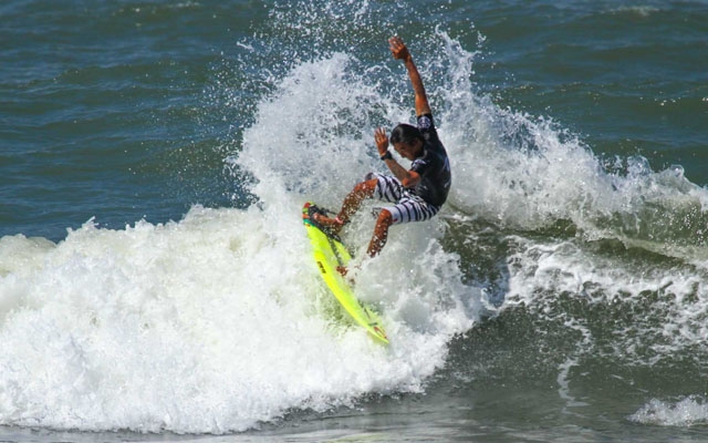 Praia do Tombo recebe 2ª Etapa Rip Curl Guarujaense de Surf Amador