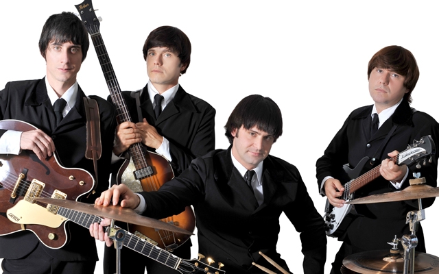 Banda Rubber Soul se apresenta no teatro do Sesi-SP